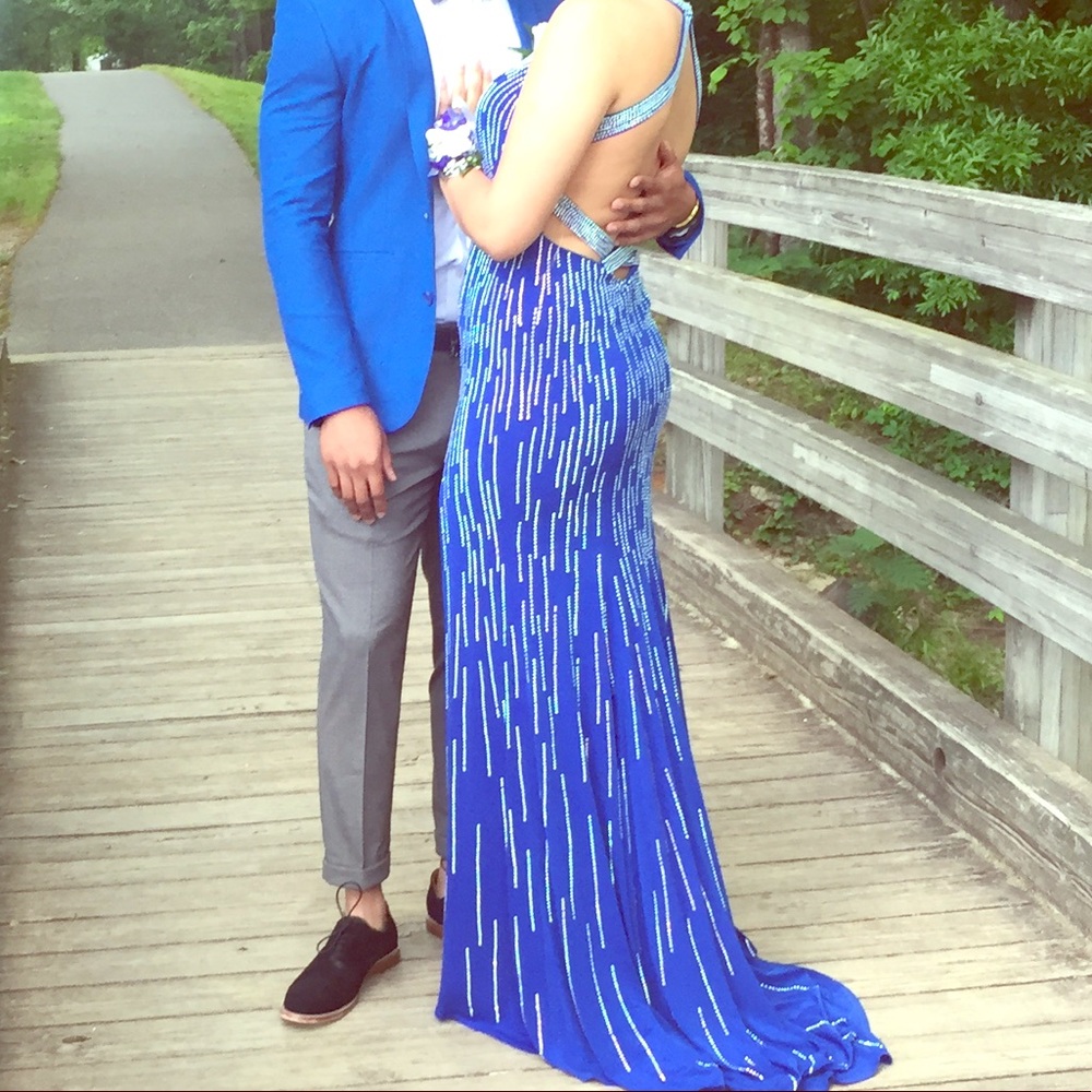 Beautiful Blue with Sequins Size 6 Prom Dress